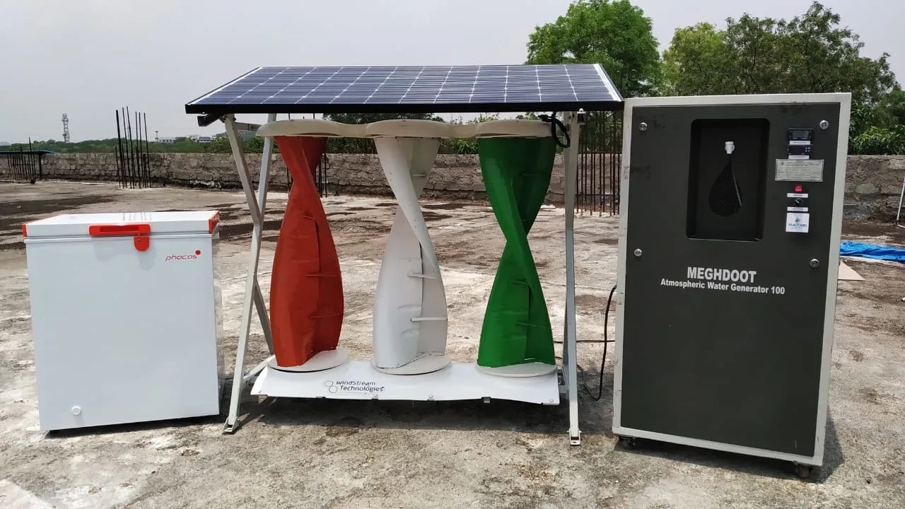 Windstream Solarmill® SM1-1P Roof-Top Wind and Solar Hybrid Energy System by Windstream 1 2