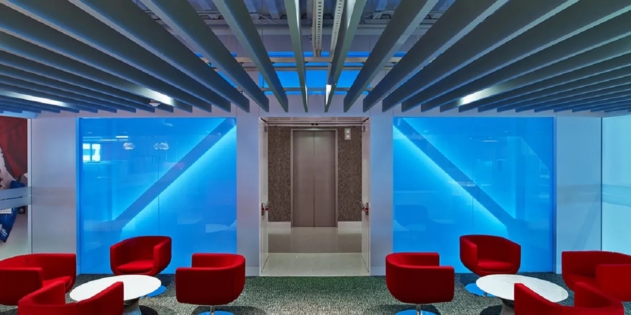 Hunter Douglas Baffles Sedes™ Straight - Aluminium baffle ceiling by Hunter Douglas for Exterior, Interior