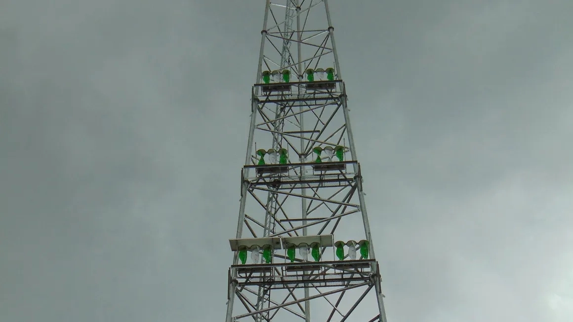 Windstream Towermill Wind and Solar Hybrid Energy System by Windstream 3 3