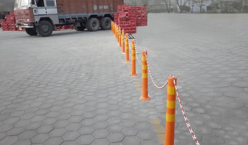 Frontier Flexible Posts or Spring Posts by Frontier : Colours available: Orange
