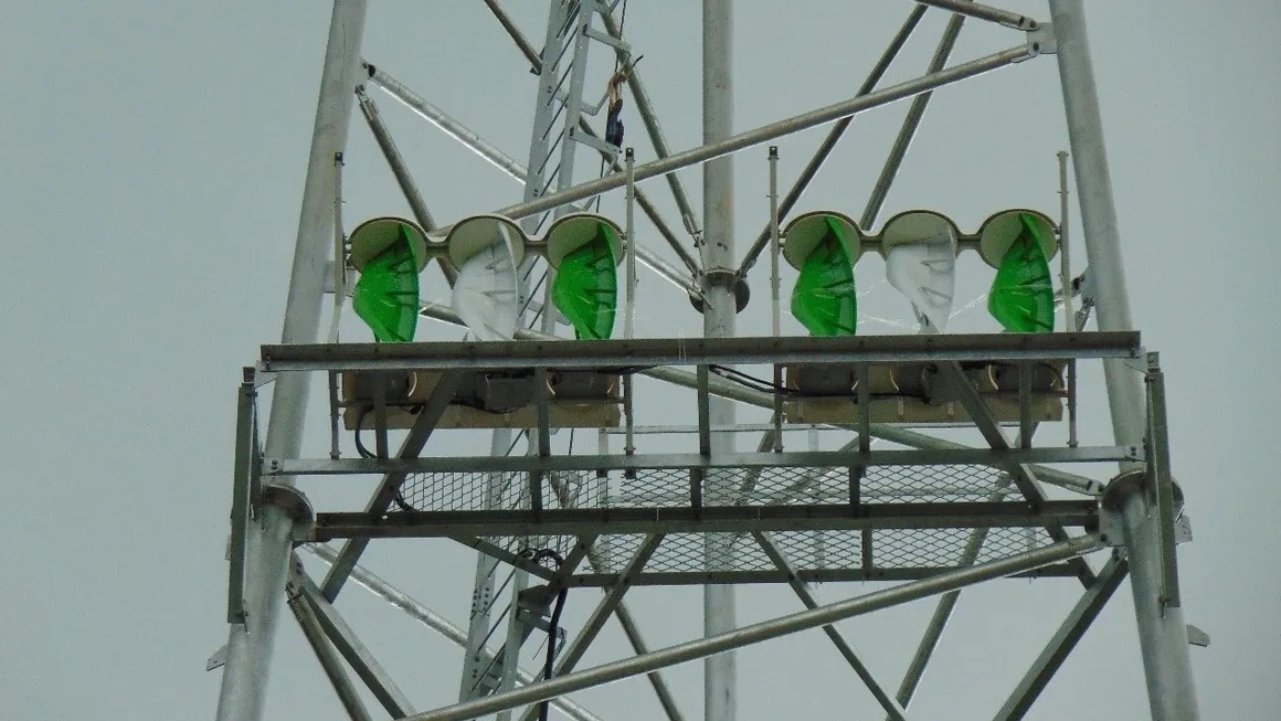 Windstream Towermill Wind and Solar Hybrid Energy System by Windstream 1 1