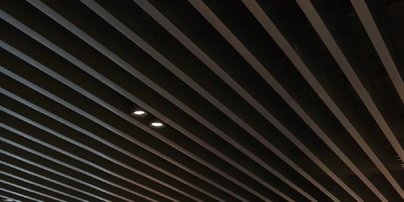 Hunter Douglas Baffles Tavola Straight by Hunter Douglas : Colours available: Black 1 1
