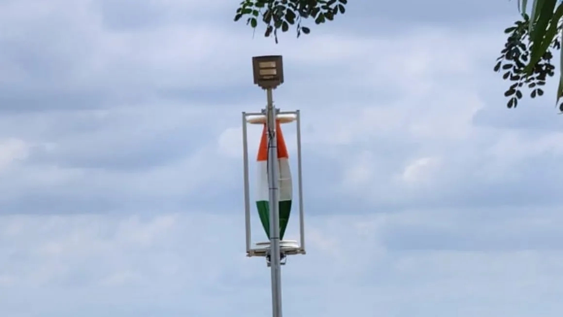 Windstream Solar / Hybrid Street Lights by Windstream 3 3