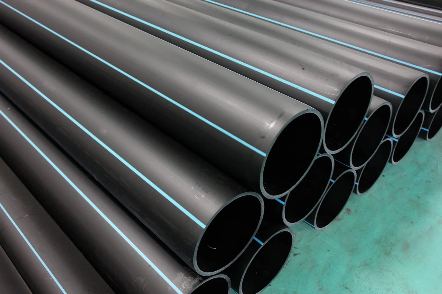 Rajkee HDPE Pipe For Water Supply by Rajkee Pipes : Colours available: Black