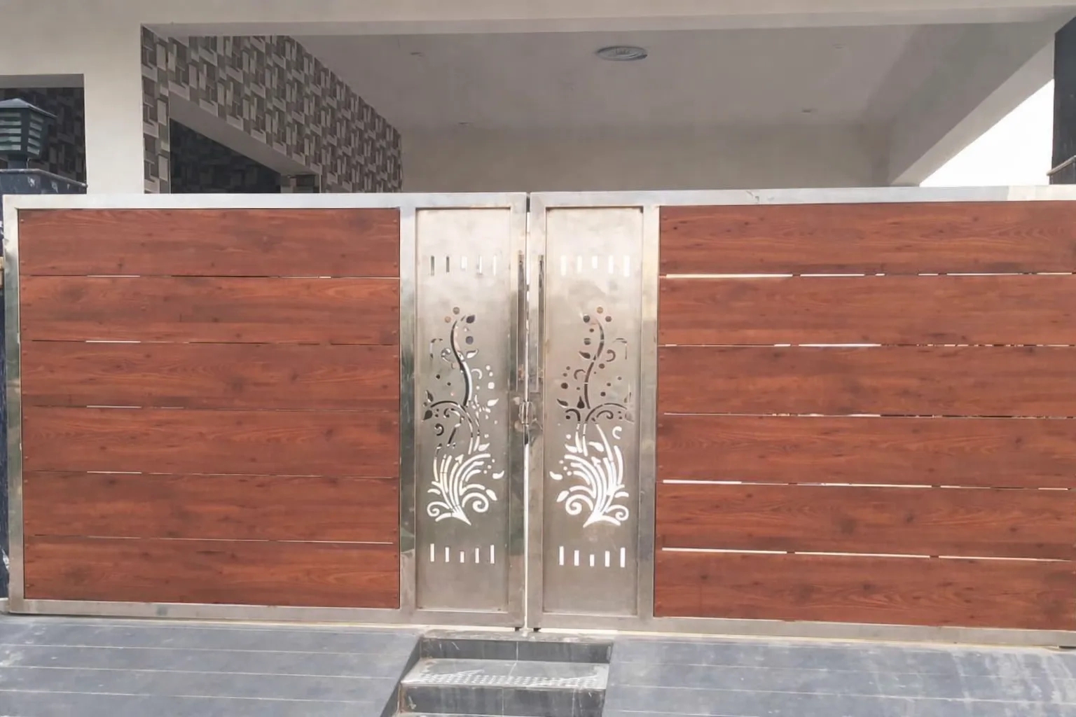 Shree Kumaran Automated Gate by Shree Kumaran Engineering : Colours available: Brown 1 1