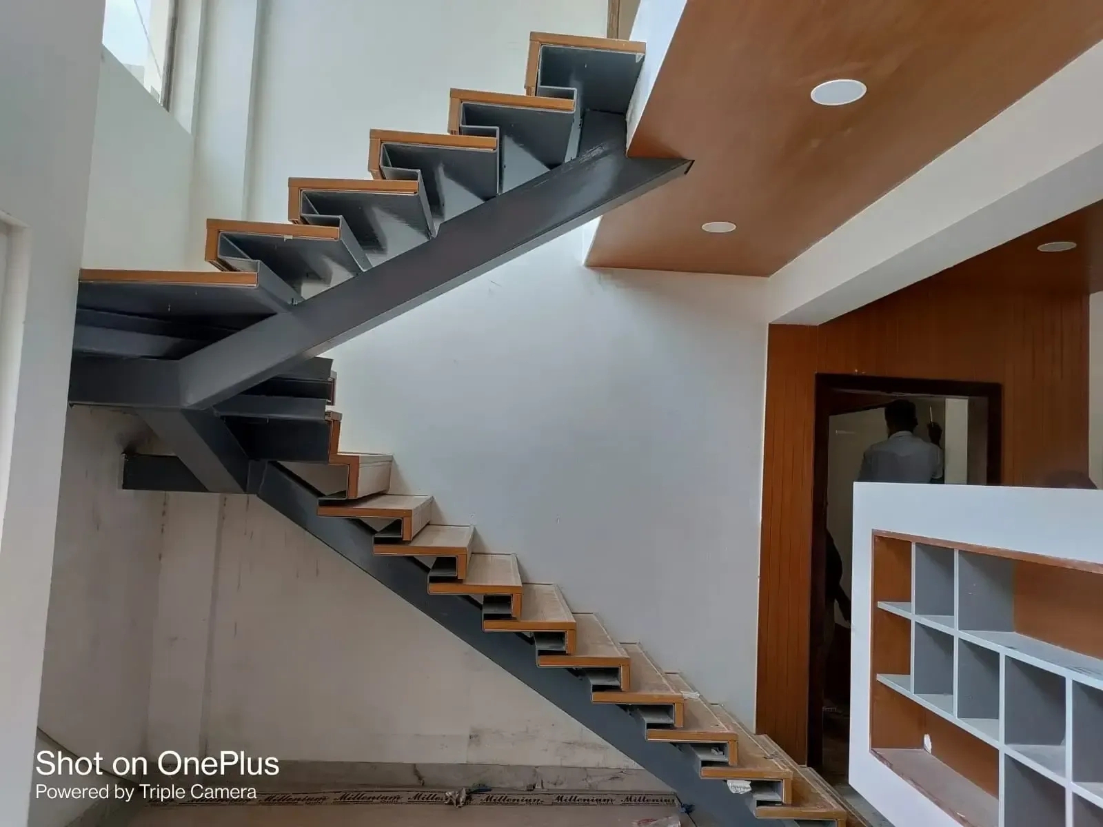 Unikstaircase Modern Staircase by Unik Staircase : Colours available: Brown 3 3