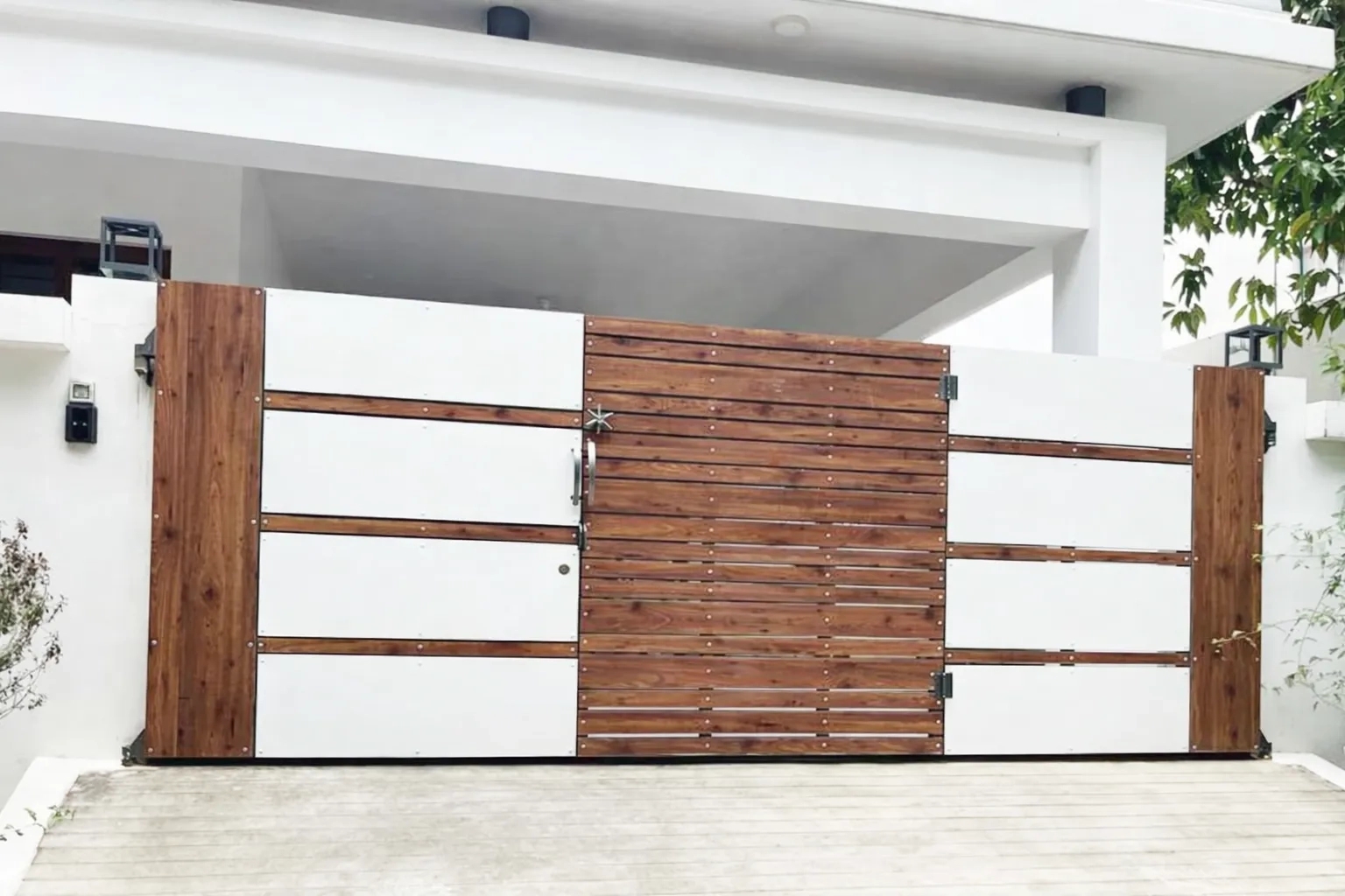 Shree Kumaran Automated Gate by Shree Kumaran Engineering : Colours available: Brown 3 3