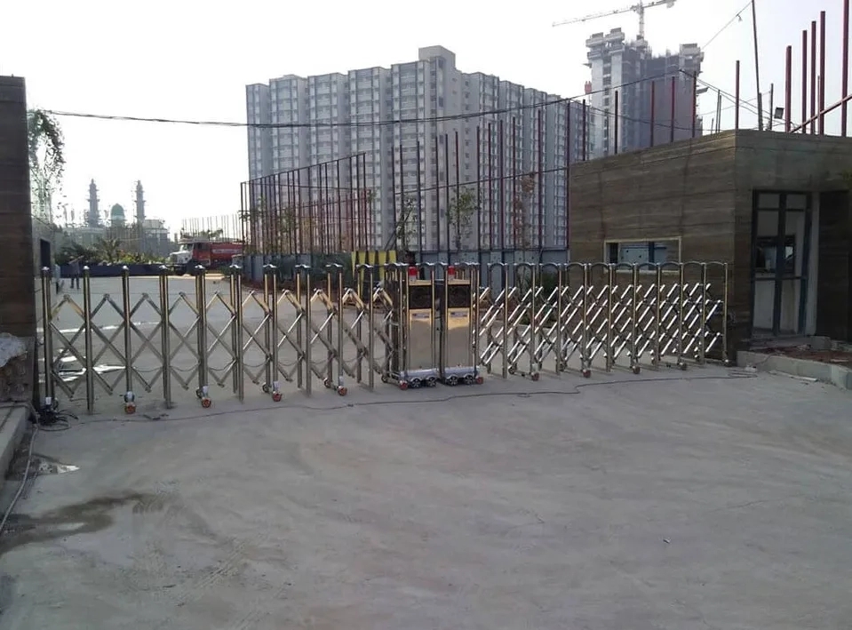 Avians Folding and Retractable Gates by Avians : Colours available: Silver 1 2