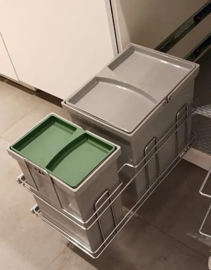Hettich Cargo Pull-Out Dustbin Holder with 25 L dustbins 1 Grey And 1 Green Lid for cabinet width 600 mm Fitted Bin by Hettich for Kitchen
