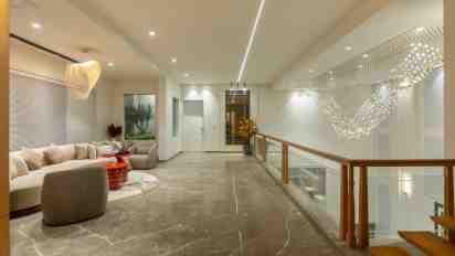 Transitional Space in The Architects Den House
