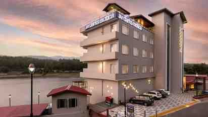 Hotel Exterior of Jay Clarks Exotica