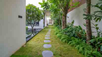 Modern Backyard Garden with Stone Pathway in Sibha House