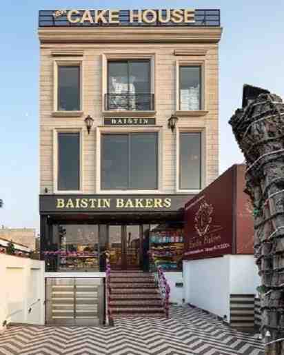 Cafe Exterior of Cake House