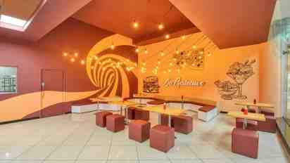 Cafe Interior in Peachplease Cake Shop