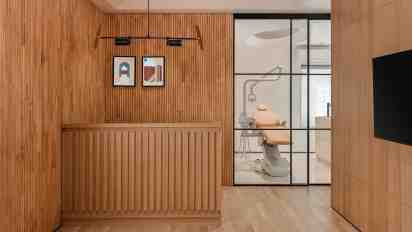 Hospital Reception in Braces & Aligners