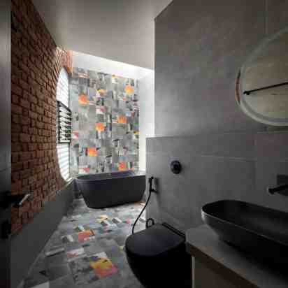 Bathroom in House of Contrast