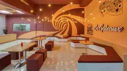 Cafe Interior in Peachplease Cake Shop