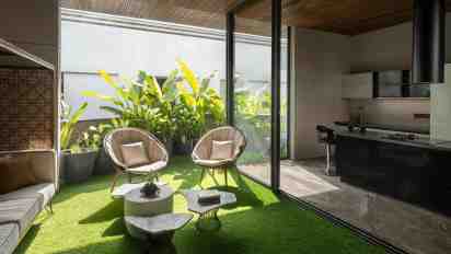 Transitional Space in Nadhyavart Residence