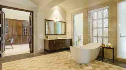 Bathroom in Courtyard Mansion