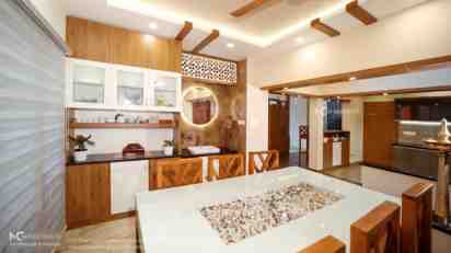 Dining Room in Manikanda Kumar House