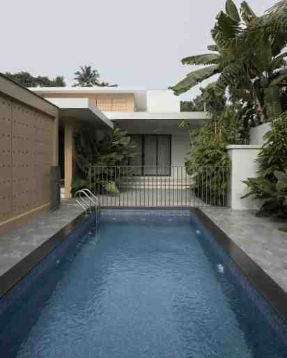 Swimming Pool in Corridor House 2.0