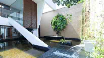 Courtyard in Breathing House