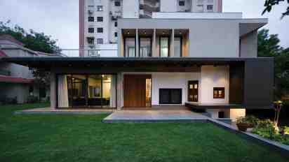 House Exterior Of Private Residence 555