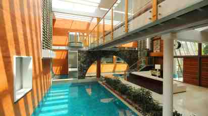 Courtyard in The Invisible House