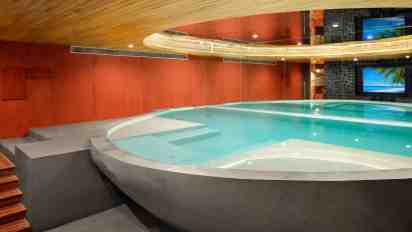 Swimming Pool in Hanging House