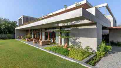 Backyard in The Monolithic House