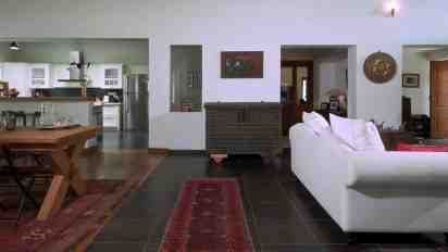 Transitional Space in The Tropical House
