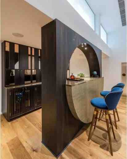 Home Bar in Retro Residence