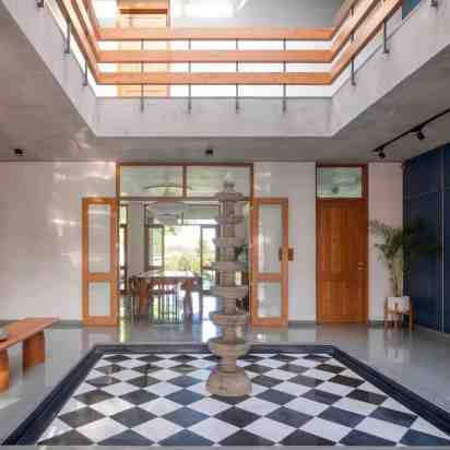 Courtyard in KN House