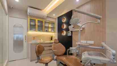 Examination Room in Loop Dental Clinic