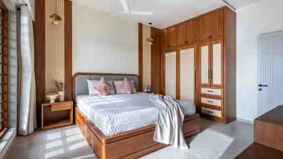 Bedroom in House of Curves