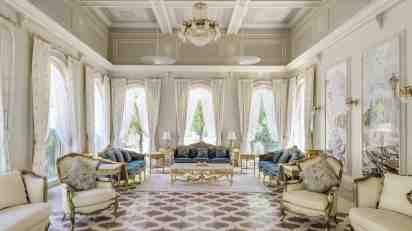 Living Room in Courtyard Mansion