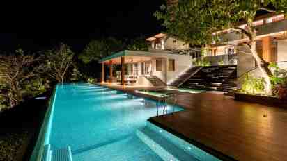 Swimming pool in Luxury Villa