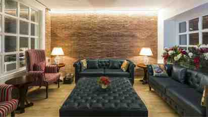 Salon Lounge in blush in Style salon