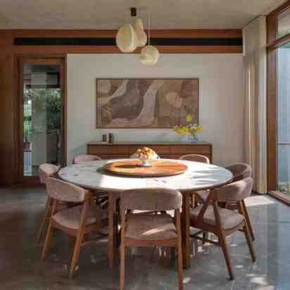 Dining Room in House Of Parallel Walls