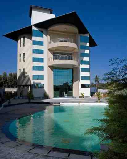 Swimming Pool in Vithola Apartment