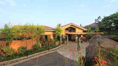 Frontyard in House By The Lake
