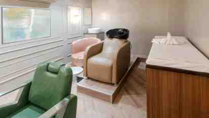 Salon Interior of Kulsum’s Kaya Kalp Salons