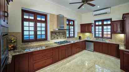 Kitchen in Mythilyas Bungalow