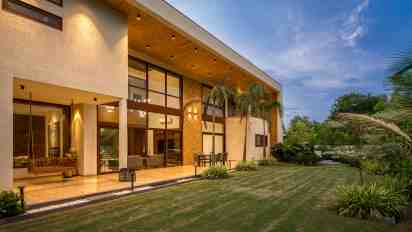 Backyard in The Seamless House