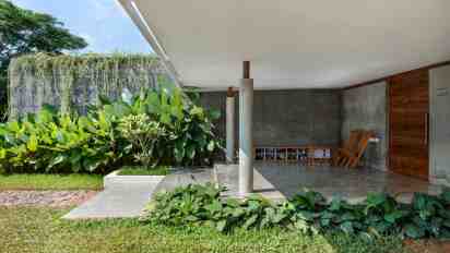 Frontyard in Caer House