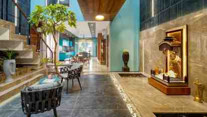 Transitional Space in Chirantan Residence