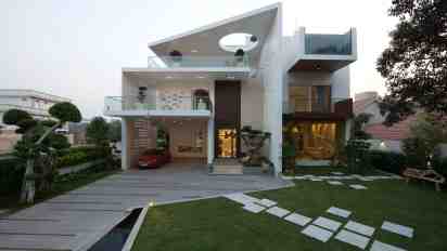 House Exterior of H20 House