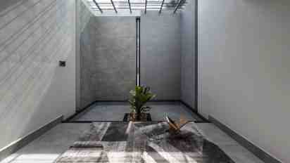 Courtyard in House in Between