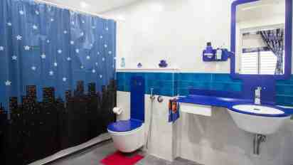 Bathroom in Geometric Expression Home