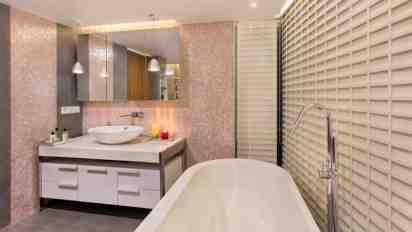 Modern Bathroom in Shah Residence